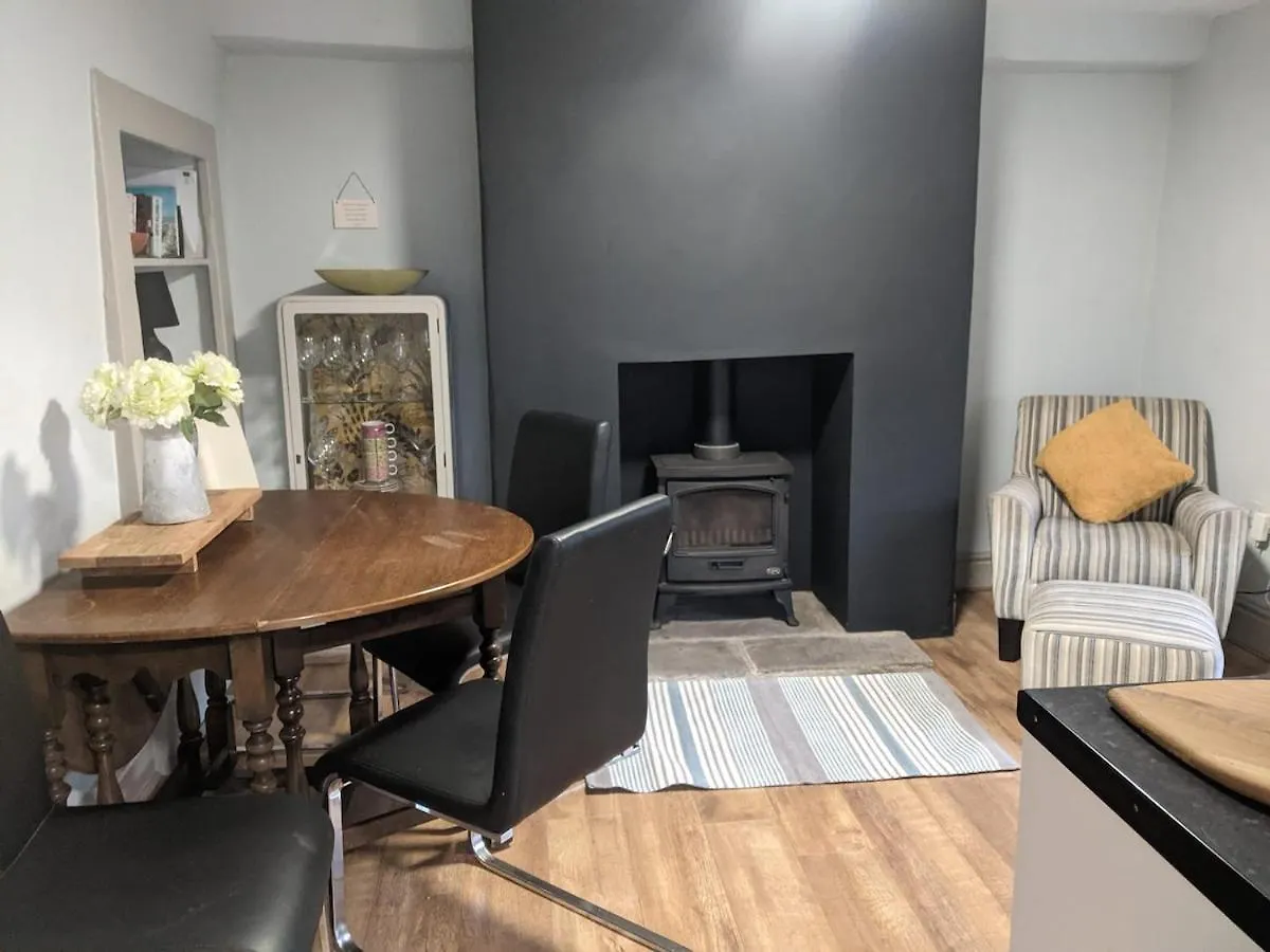 1 Hillside Cottages Leeds  United Kingdom